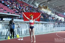 Нгуен Тхи Нгок принесла ценную золотую медаль в беге на 400 метров среди женщин. (Фото: Хоанг Минь)