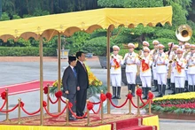 Президент Лыонг Кыонг председательствует на церемонию встречи Султана Брунея-Даруссалама Хаджи Хассанала Болкиаха. (Фото: Тхюи Нгуен)