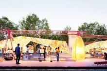 Уникальная выставка, выполненная из традиционной бумаги зо и переработанных материалов, в саду Диенхонг. (Фото: nhandan.vn)