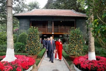 Генсекретарь То Лам в Комплексе мемориальных объектов Президента Хо Ши Мина в Президентском дворце. (Фото: ВИА)