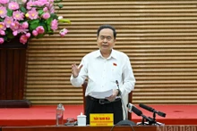 [Фото] Председатель НС Чан Тхань Ман провел рабочую встречу с Избирательной комиссией провинции Нгеан