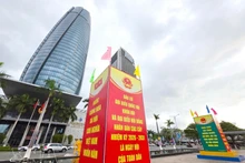 Агитационные панно, посвящённые выборам, торжественно размещены в центральной части города Дананг. (Фото: ВИА)