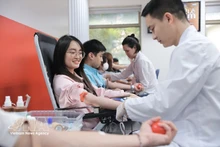 Фестиваль «Красной весны» 2026, ставящий цель собрать 10 000 доз крови, несёт также миссию формирования гуманного общества, в котором нравственные ценности высоко ценятся и широко распространяются во всех слоях населения, особенно среди молодёжи. (Фото: ВИА)