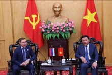 Товарищ Нгуен Суан Тханг принимает господина Владимира Владимировича Якушева.