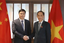 Товарищ Ле Хоай Чунг и товарищ Вэй Тао. (Фото: ВИА)