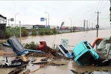 Разрушения, вызванные историческим наводнением в квартале Фуйен, провинция Даклак. (Фото: ВИА)