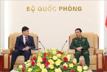 Генерал армии, министр национальной обороны Фан Ван Зянг принимает господина Иринёо Эспино, заместителя министра национальной обороны Филиппин. (Фото: ВИА)