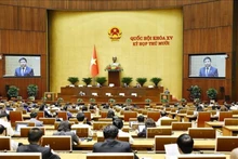 Министр финансов Нгуен Ван Тханг представил пояснительную записку к проекту Закона о национальном резерве (в новой редакции). (Фото: ВИА)