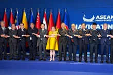 Министры иностранных дел стран АСЕАН фотографируются на память. (Фото: VOV)