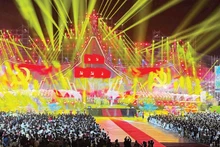 Специальная художественная программа, посвященная вьетнамско-лаосской дружбе, прошла во Вьентьяне. (Фото: Посольство Вьетнама в Лаосе)