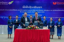 Церемония подписания соглашения о сотрудничестве по оплате авиабилетов через сервис UNITEL между компанией Star Fintech и Национальной авиакомпанией Лаоса. (Фото: ВИА)