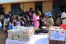 Военно-полевой госпиталь 2-го уровня №7 Вьетнама провел множество полезных мероприятий в начальной школе для девочек Бентиу (Южный Судан).