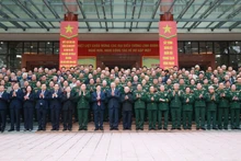 Генсек То Лам с делегатами на встрече. (Фото: ВИА)