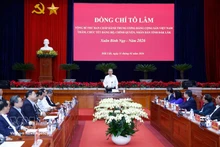 Генеральный секретарь То Лам выступает и поздравляет с наступающим Новым годом партийную организацию, власти и Народ провинции Даклак по случаю подготовки к встрече Нового года Бинь Нго. (Фото: ВИА)