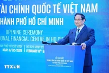 Премьер-министр Фам Минь Тьинь объявляет о создании Международного финансового центра Вьетнама в городе Хошимине. (Фото: ВИА)