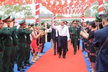 [Фото] Глава КПВ принял участие в церемонии начала строительства межуровневой школы-интерната в общине Еарок провинции Даклак