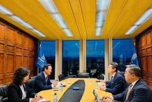 Посол Май Фан Зунг проводит рабочую встречу с представителями Всемирной организации интеллектуальной собственности (ВОИС). (Фото: ВИА)