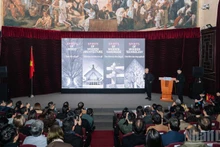 Мероприятие прошло в актовом зале Нгюиньыконтум Ханойского государственного университета – одном из знаковых архитектурных объектов столицы.