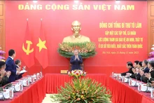 [Фото] Встреча с выдающимися представителями сил, участвующих в обеспечении безопасности и правопорядка на местном уровне