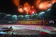 Художественная программа, посвященная 80-летию со дня основания Трудовой партии Кореи, в Пхеньяне, 9 октября 2025 года. (Фото: Синьхуа/ВИА)