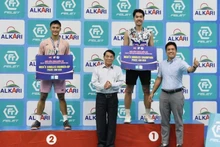 Награждение золотыми и серебряными медалями в мужском одиночном разряде.