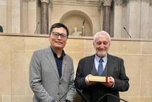 Доцент, кандидат наук Нгуен Туан Кыонг стал вторым вьетнамцем, избранным членом-корреспондентом Французской академии надписей и изящной словесности.