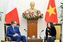 Заместитель министра иностранных дел Ле Тхи Тху Ханг и Постоянный заместитель министра иностранных дел и туризма Мальты Кристофер Кутаджар. (Фото: ВИА)