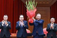 Центральный комитет КПВ XIV созыва единогласно избрал товарища То Лама Генеральным секретарем. (Фото: ВИА)