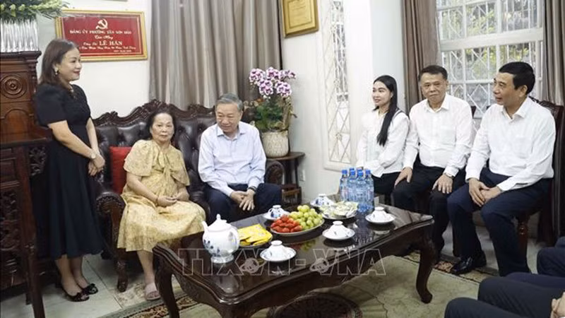 vna-potal-tong-bi-thu-chu-tich-nuoc-dang-tuong-tuong-nho-cac-dong-chi-lanh-dao-tien-boi-stand-1.jpg