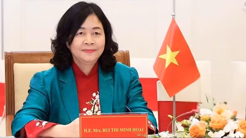 Председатель ЦК ОФВ Буй Тхи Минь Хоай.