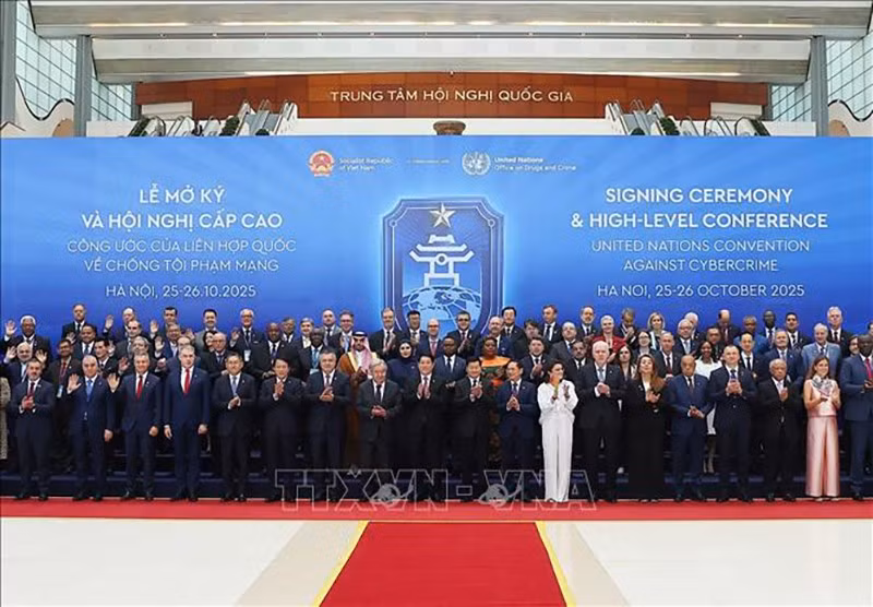 vna-potal-chu-tich-nuoc-luong-cuong-va-tong-thu-ky-lhq-dong-chu-tri-le-mo-ky-cong-uoc-ha-noi-stand-4.jpg