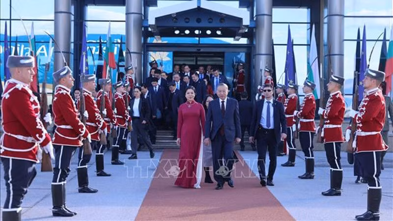 vna-potal-tong-bi-thu-to-lam-va-phu-nhan-ket-thuc-chuyen-tham-chinh-thuc-bulgaria-stand-1.jpg