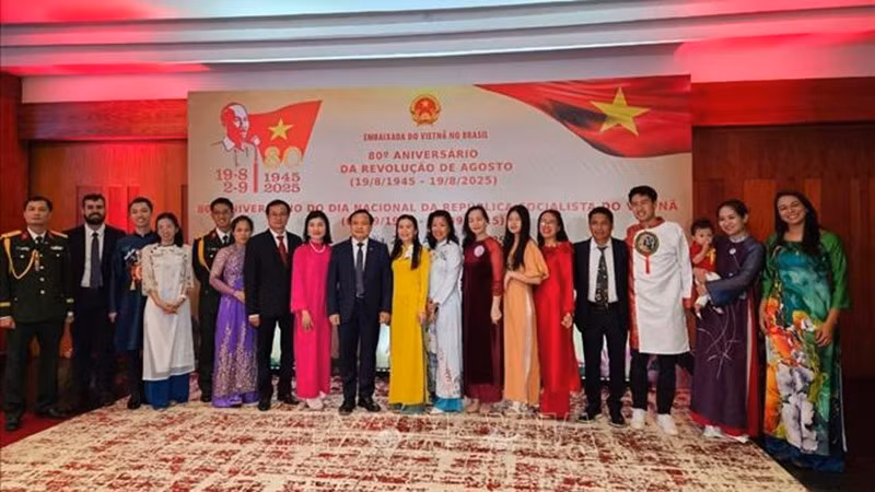 vna-potal-ky-niem-trong-the-80-nam-quoc-khanh-viet-nam-tai-brazil-stand.jpg