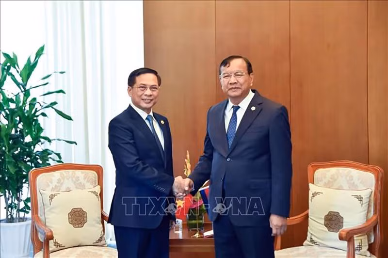 vna-potal-hoat-dong-cua-pho-thu-tuong-chinh-phu-bo-truong-ngoai-giao-bui-thanh-son-tai-van-nam-trung-quoc-stand-2.jpg