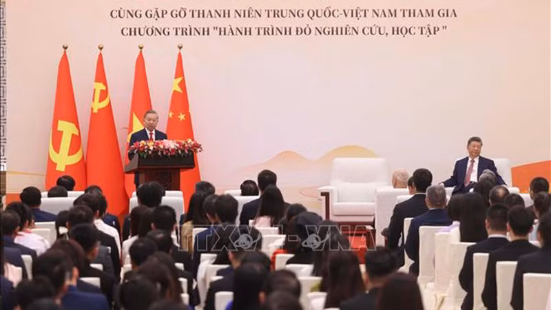 vna-potal-tong-bi-thu-chu-tich-nuoc-to-lam-va-tong-bi-thu-chu-tich-nuoc-tap-can-binh-gap-go-thanh-nien-hai-nuoc-stand.jpg