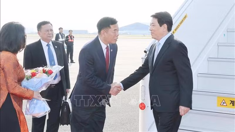 vna-potal-chu-tich-nuoc-bat-dau-chuong-trinh-tham-du-tuan-le-cap-cao-apec-lan-thu-32-tai-han-quoc-stand-2.jpg