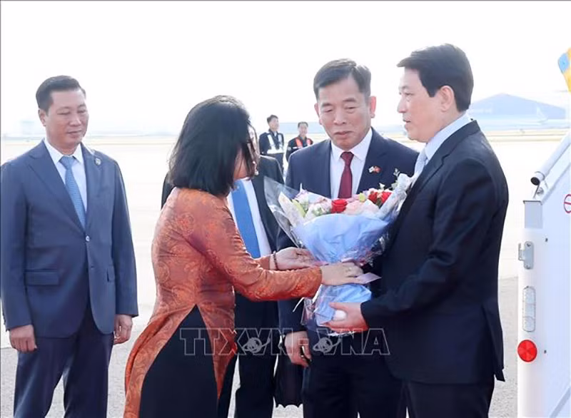 vna-potal-chu-tich-nuoc-bat-dau-chuong-trinh-tham-du-tuan-le-cap-cao-apec-lan-thu-32-tai-han-quoc-stand-1.jpg