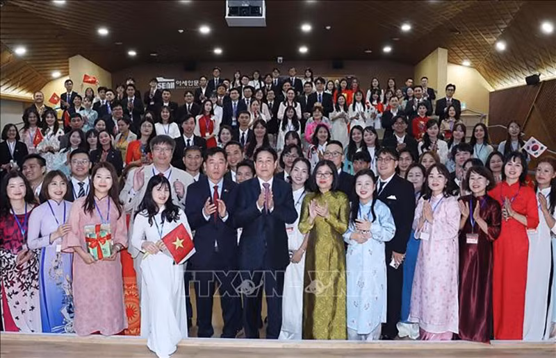 vna-potal-chu-tich-nuoc-gap-mat-cong-dong-nguoi-viet-nam-tai-dong-nam-han-quoc-stand-2.jpg