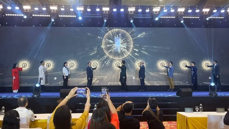 Делегаты проводят церемонию открытия MICE EXPO - 2025.