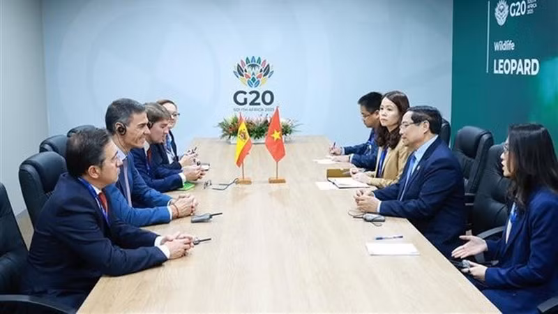 2-vna-potal-thu-tuong-pham-minh-chinh-gap-thu-tuong-tay-ban-nha-pedro-sanchez-8426288.jpg