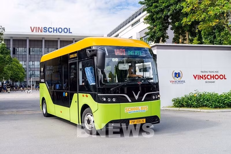 Служба School Bus работает на электромобилях EB 6 в версии для перевозки школьников. Фото: bnews.vn