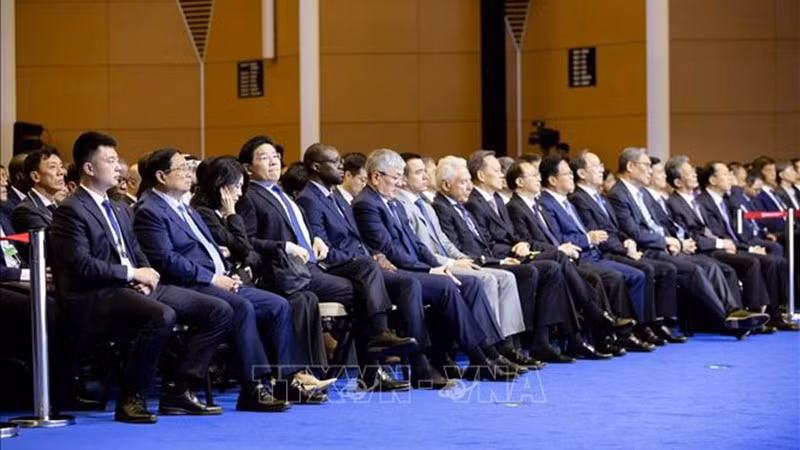vna-potal-thu-tuong-tham-du-khai-mac-hoi-nghi-wef-16-thien-tan-2025-stand-1.jpg
