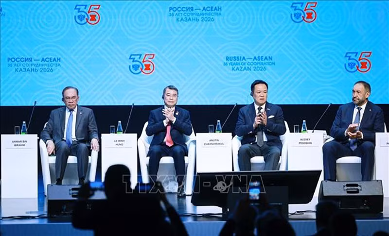 vna-potal-thu-tuong-le-minh-hung-du-phien-khai-mac-dien-dan-doanh-nghiep-nga-asean-stand.jpg