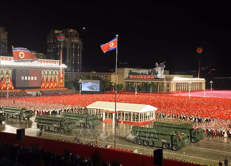 vna-potal-tong-bi-thu-du-le-duyet-binh-ky-niem-80-nam-thanh-lap-dang-lao-dong-trieu-tien-stand-3.jpg