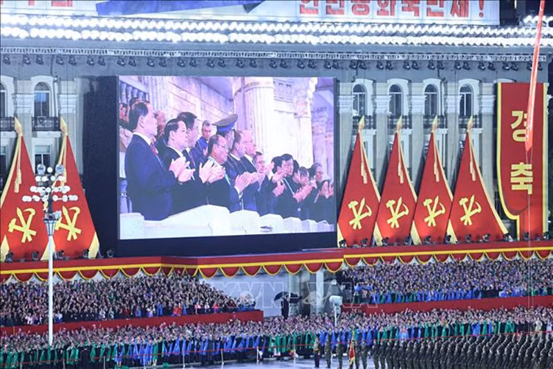 vna-potal-tong-bi-thu-du-le-duyet-binh-ky-niem-80-nam-thanh-lap-dang-lao-dong-trieu-tien-stand-6.jpg
