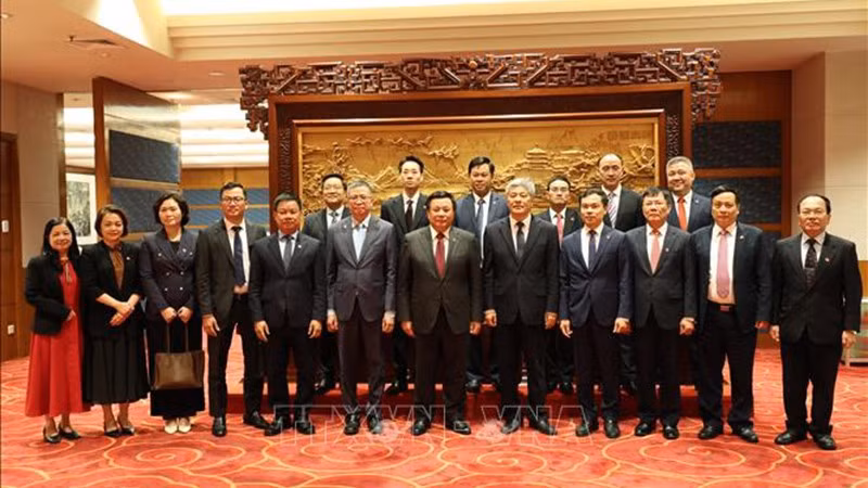 vna-potal-doan-dai-bieu-hoi-dong-ly-luan-trung-uong-tham-va-lam-viec-tai-trung-quoc-stand-2.jpg