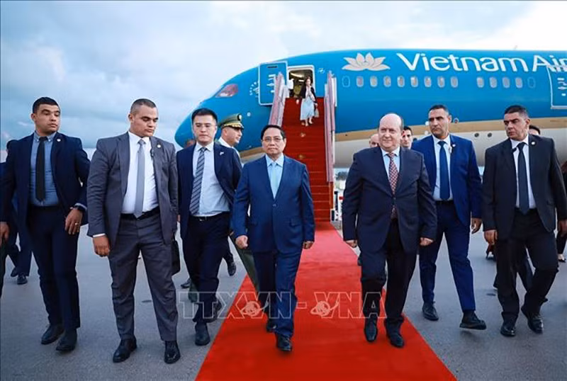 vna-potal-le-don-thu-tuong-va-phu-nhan-tham-chinh-thuc-algeria-anh-lay-chu-thich-nay-stand.jpg
