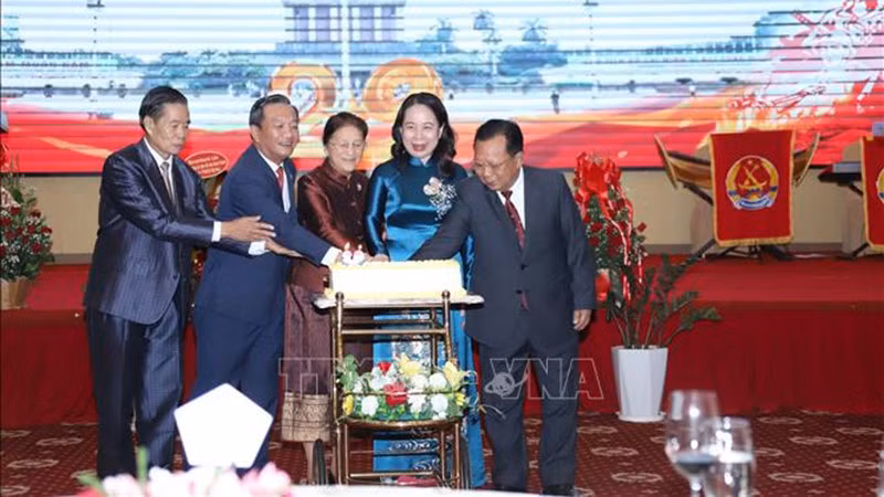 vna-potal-tiec-chieu-dai-ky-niem-80-nam-quoc-khanh-viet-nam-tai-lao-stand-1.jpg