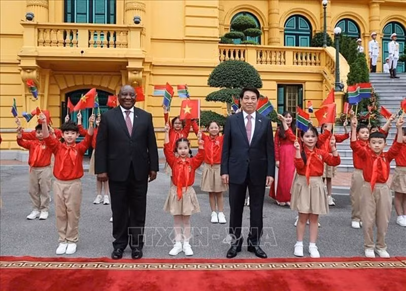 vna-potal-le-don-tong-thong-nam-phi-tham-cap-nha-nuoc-den-viet-nam-stand-1.jpg