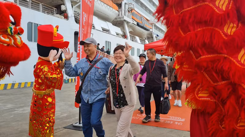 Куангнинь встретил первый круизный лайнер в 2024 году. Фото: kinhtetrunguong.vn